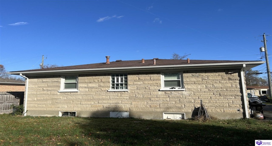 Huberta Drive, Louisville, Kentucky 40216-1214, ,2 BathroomsBathrooms,For Sale,Huberta Drive,HK24004227