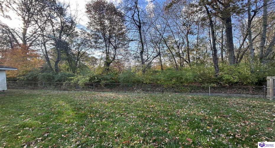 Huberta Drive, Louisville, Kentucky 40216-1214, ,2 BathroomsBathrooms,For Sale,Huberta Drive,HK24004227