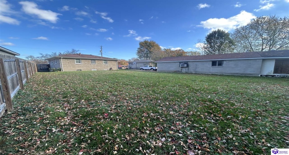 Huberta Drive, Louisville, Kentucky 40216-1214, ,2 BathroomsBathrooms,For Sale,Huberta Drive,HK24004227