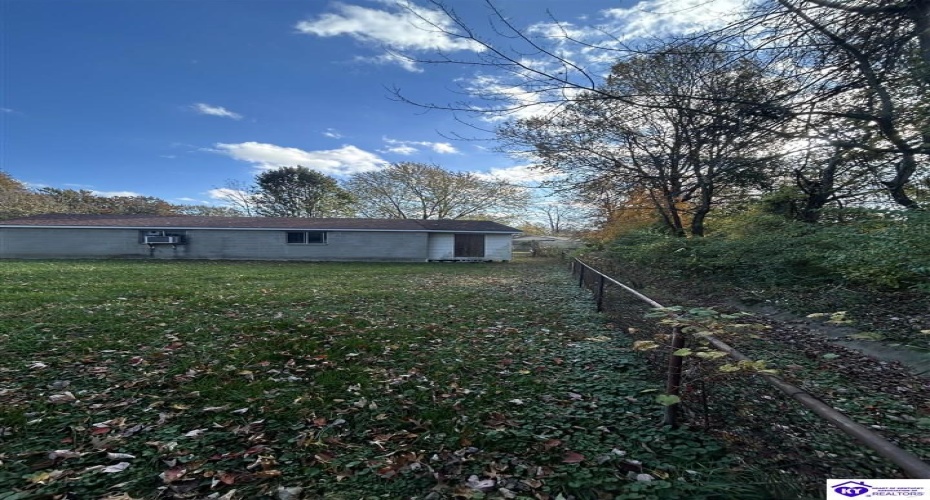 Huberta Drive, Louisville, Kentucky 40216-1214, ,2 BathroomsBathrooms,For Sale,Huberta Drive,HK24004227