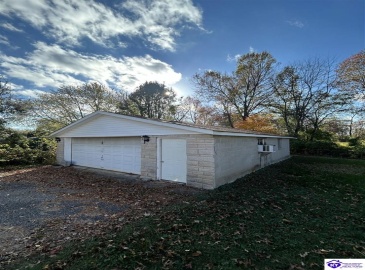 Huberta Drive, Louisville, Kentucky 40216-1214, ,2 BathroomsBathrooms,For Sale,Huberta Drive,HK24004227