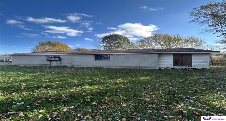 Huberta Drive, Louisville, Kentucky 40216-1214, ,2 BathroomsBathrooms,For Sale,Huberta Drive,HK24004227