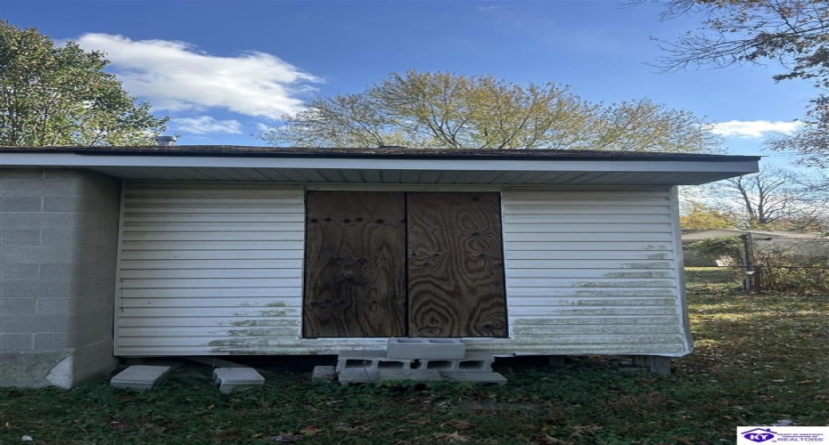 Huberta Drive, Louisville, Kentucky 40216-1214, ,2 BathroomsBathrooms,For Sale,Huberta Drive,HK24004227