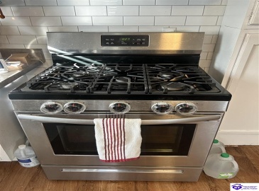 Huberta Drive, Louisville, Kentucky 40216-1214, ,2 BathroomsBathrooms,For Sale,Huberta Drive,HK24004227