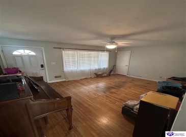 Huberta Drive, Louisville, Kentucky 40216-1214, ,2 BathroomsBathrooms,For Sale,Huberta Drive,HK24004227