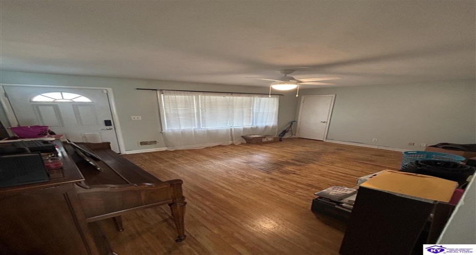 Huberta Drive, Louisville, Kentucky 40216-1214, ,2 BathroomsBathrooms,For Sale,Huberta Drive,HK24004227