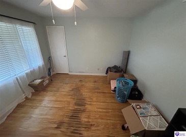 Huberta Drive, Louisville, Kentucky 40216-1214, ,2 BathroomsBathrooms,For Sale,Huberta Drive,HK24004227