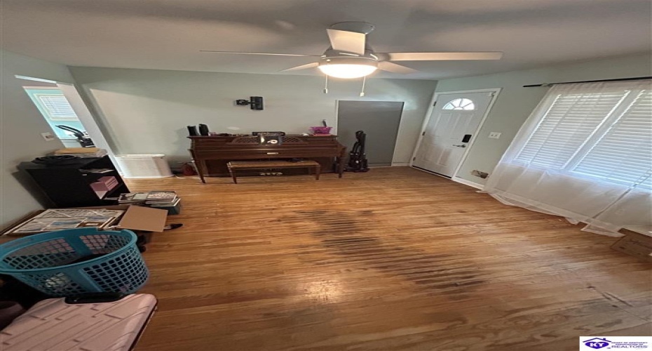 Huberta Drive, Louisville, Kentucky 40216-1214, ,2 BathroomsBathrooms,For Sale,Huberta Drive,HK24004227