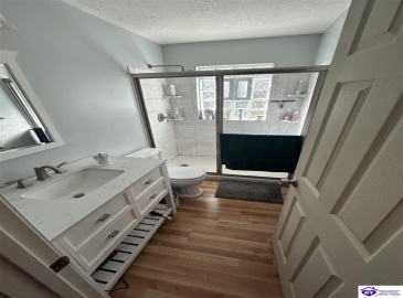 Huberta Drive, Louisville, Kentucky 40216-1214, ,2 BathroomsBathrooms,For Sale,Huberta Drive,HK24004227