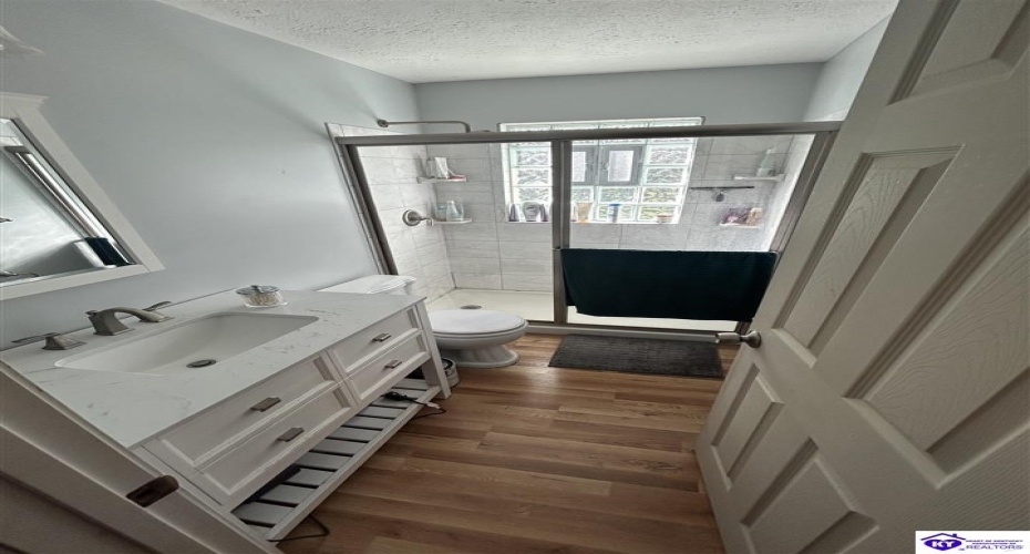 Huberta Drive, Louisville, Kentucky 40216-1214, ,2 BathroomsBathrooms,For Sale,Huberta Drive,HK24004227