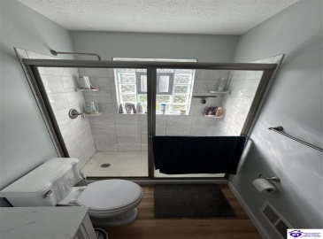 Huberta Drive, Louisville, Kentucky 40216-1214, ,2 BathroomsBathrooms,For Sale,Huberta Drive,HK24004227