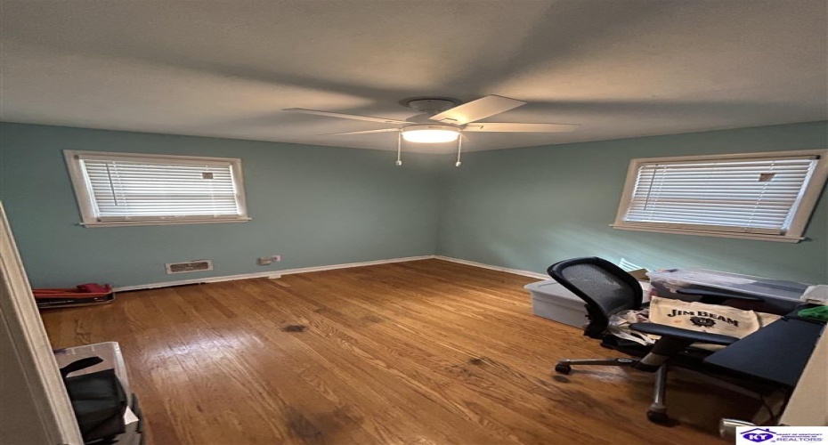 Huberta Drive, Louisville, Kentucky 40216-1214, ,2 BathroomsBathrooms,For Sale,Huberta Drive,HK24004227