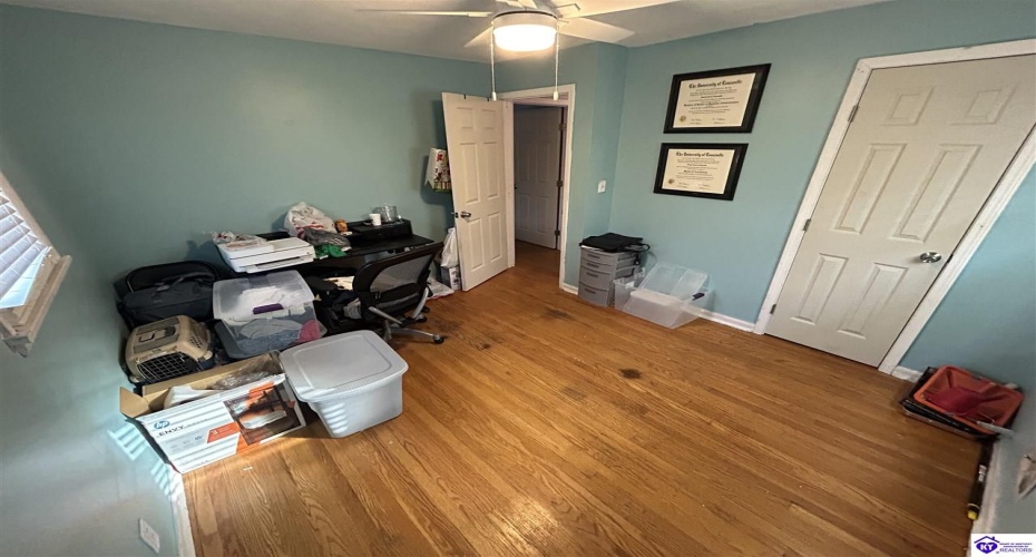 Huberta Drive, Louisville, Kentucky 40216-1214, ,2 BathroomsBathrooms,For Sale,Huberta Drive,HK24004227