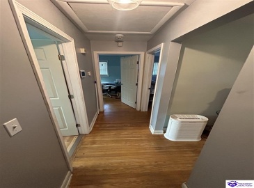 Huberta Drive, Louisville, Kentucky 40216-1214, ,2 BathroomsBathrooms,For Sale,Huberta Drive,HK24004227