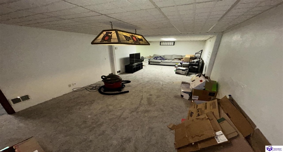 Huberta Drive, Louisville, Kentucky 40216-1214, ,2 BathroomsBathrooms,For Sale,Huberta Drive,HK24004227