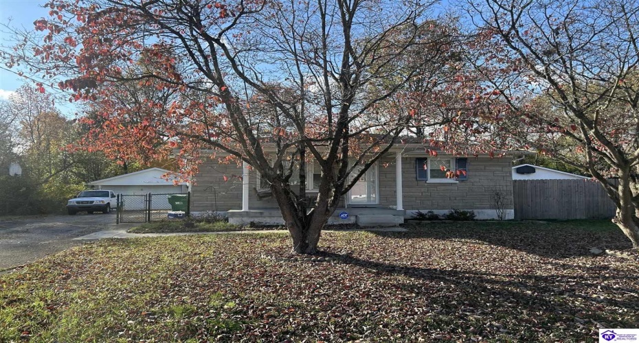 Huberta Drive, Louisville, Kentucky 40216-1214, ,2 BathroomsBathrooms,For Sale,Huberta Drive,HK24004227