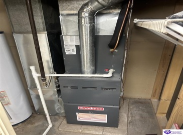 Huberta Drive, Louisville, Kentucky 40216-1214, ,2 BathroomsBathrooms,For Sale,Huberta Drive,HK24004227