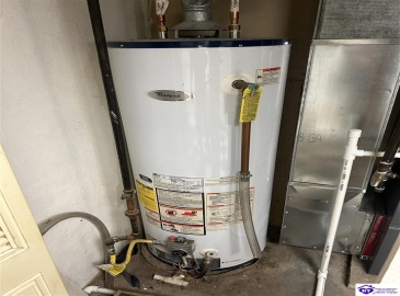 Huberta Drive, Louisville, Kentucky 40216-1214, ,2 BathroomsBathrooms,For Sale,Huberta Drive,HK24004227