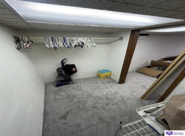 Huberta Drive, Louisville, Kentucky 40216-1214, ,2 BathroomsBathrooms,For Sale,Huberta Drive,HK24004227