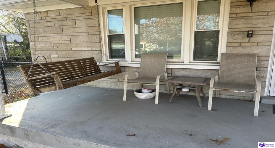 Huberta Drive, Louisville, Kentucky 40216-1214, ,2 BathroomsBathrooms,For Sale,Huberta Drive,HK24004227