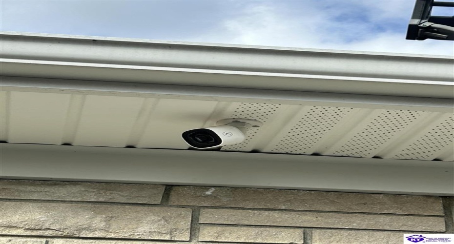 Huberta Drive, Louisville, Kentucky 40216-1214, ,2 BathroomsBathrooms,For Sale,Huberta Drive,HK24004227