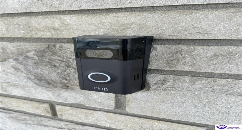 Huberta Drive, Louisville, Kentucky 40216-1214, ,2 BathroomsBathrooms,For Sale,Huberta Drive,HK24004227