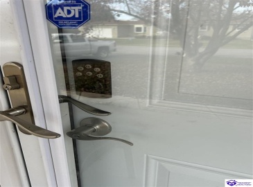 Huberta Drive, Louisville, Kentucky 40216-1214, ,2 BathroomsBathrooms,For Sale,Huberta Drive,HK24004227