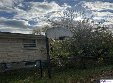 Huberta Drive, Louisville, Kentucky 40216-1214, ,2 BathroomsBathrooms,For Sale,Huberta Drive,HK24004227