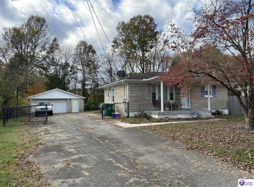 Huberta Drive, Louisville, Kentucky 40216-1214, ,2 BathroomsBathrooms,For Sale,Huberta Drive,HK24004227