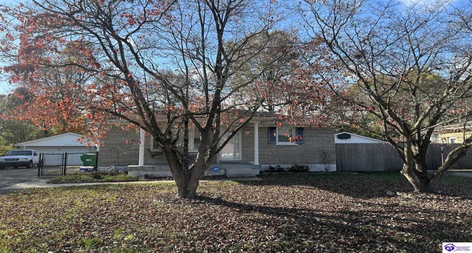 Huberta Drive, Louisville, Kentucky 40216-1214, ,2 BathroomsBathrooms,For Sale,Huberta Drive,HK24004227