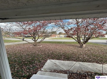 Huberta Drive, Louisville, Kentucky 40216-1214, ,2 BathroomsBathrooms,For Sale,Huberta Drive,HK24004227