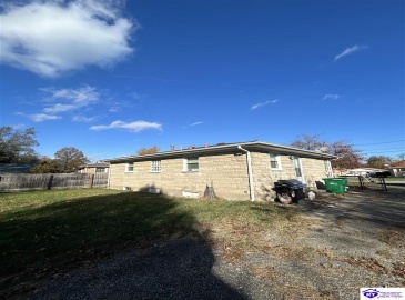 Huberta Drive, Louisville, Kentucky 40216-1214, ,2 BathroomsBathrooms,For Sale,Huberta Drive,HK24004227