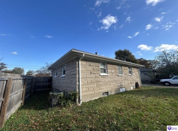 Huberta Drive, Louisville, Kentucky 40216-1214, ,2 BathroomsBathrooms,For Sale,Huberta Drive,HK24004227