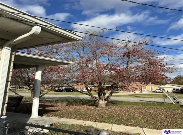 Huberta Drive, Louisville, Kentucky 40216-1214, ,2 BathroomsBathrooms,For Sale,Huberta Drive,HK24004227