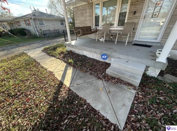 Huberta Drive, Louisville, Kentucky 40216-1214, ,2 BathroomsBathrooms,For Sale,Huberta Drive,HK24004227