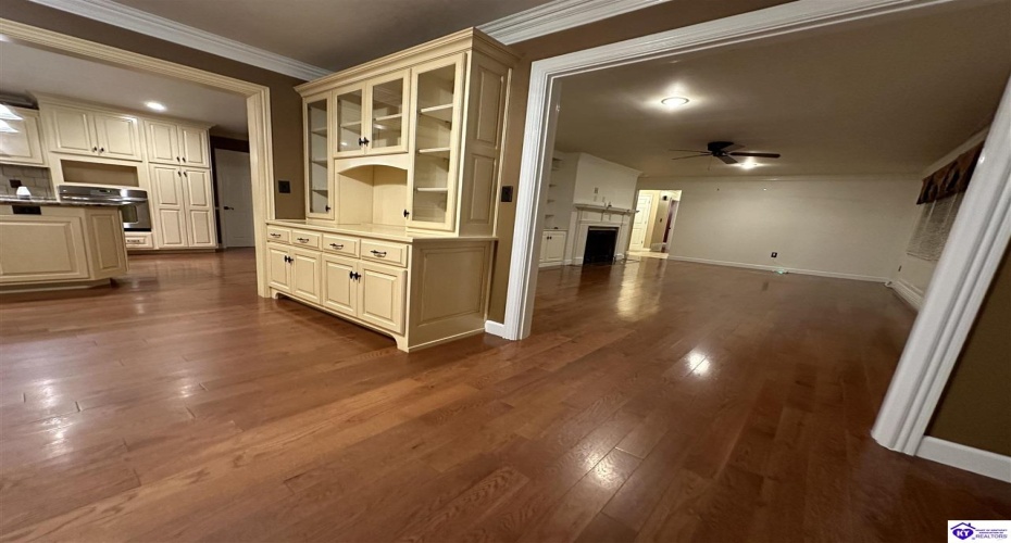 Lakeview Drive, Campbellsville, Kentucky 42718, ,4 BathroomsBathrooms,For Sale,Lakeview Drive,HK24004228