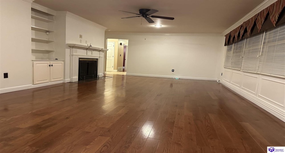 Lakeview Drive, Campbellsville, Kentucky 42718, ,4 BathroomsBathrooms,For Sale,Lakeview Drive,HK24004228