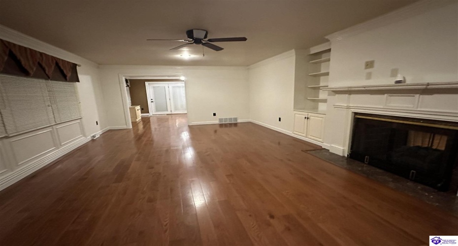 Lakeview Drive, Campbellsville, Kentucky 42718, ,4 BathroomsBathrooms,For Sale,Lakeview Drive,HK24004228