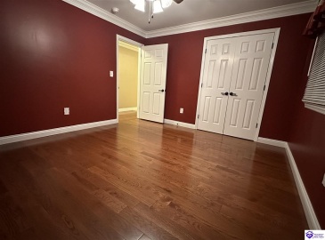 Lakeview Drive, Campbellsville, Kentucky 42718, ,4 BathroomsBathrooms,For Sale,Lakeview Drive,HK24004228