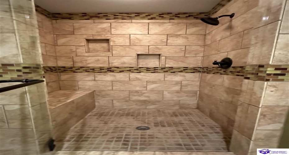 Lakeview Drive, Campbellsville, Kentucky 42718, ,4 BathroomsBathrooms,For Sale,Lakeview Drive,HK24004228