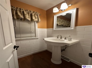 Lakeview Drive, Campbellsville, Kentucky 42718, ,4 BathroomsBathrooms,For Sale,Lakeview Drive,HK24004228