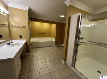 Lakeview Drive, Campbellsville, Kentucky 42718, ,4 BathroomsBathrooms,For Sale,Lakeview Drive,HK24004228