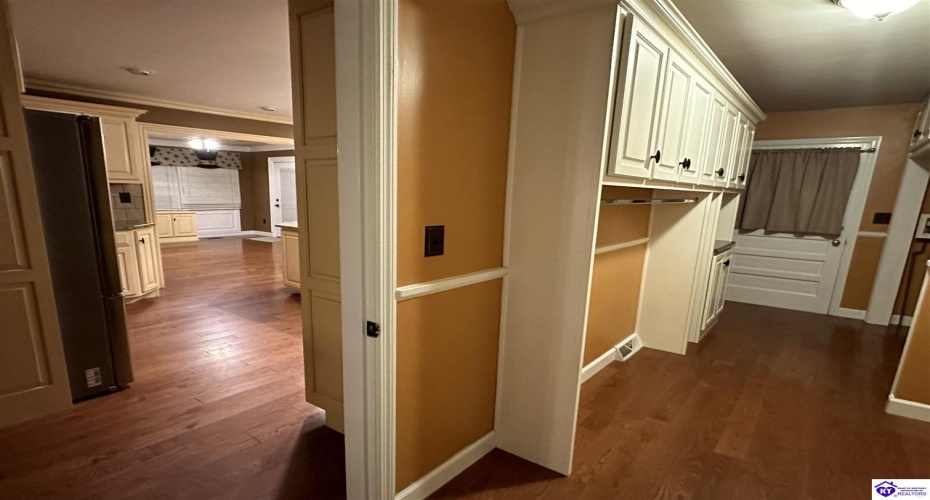 Lakeview Drive, Campbellsville, Kentucky 42718, ,4 BathroomsBathrooms,For Sale,Lakeview Drive,HK24004228