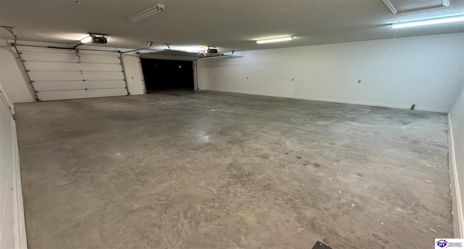 Lakeview Drive, Campbellsville, Kentucky 42718, ,4 BathroomsBathrooms,For Sale,Lakeview Drive,HK24004228