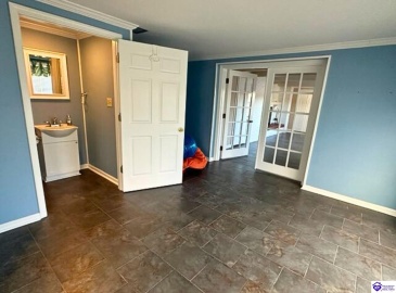 Lakeview Drive, Campbellsville, Kentucky 42718, ,4 BathroomsBathrooms,For Sale,Lakeview Drive,HK24004228