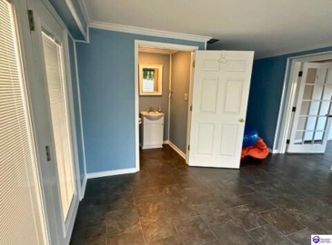 Lakeview Drive, Campbellsville, Kentucky 42718, ,4 BathroomsBathrooms,For Sale,Lakeview Drive,HK24004228