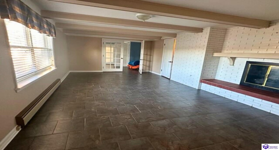 Lakeview Drive, Campbellsville, Kentucky 42718, ,4 BathroomsBathrooms,For Sale,Lakeview Drive,HK24004228