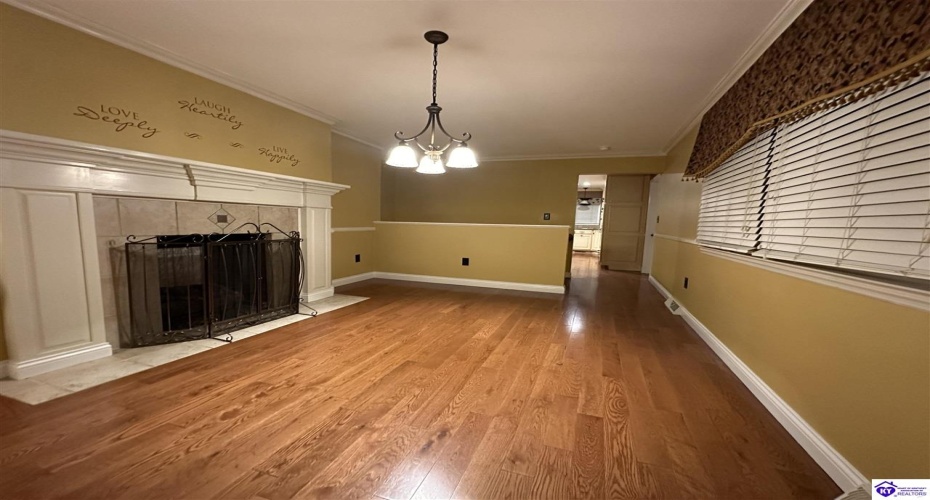 Lakeview Drive, Campbellsville, Kentucky 42718, ,4 BathroomsBathrooms,For Sale,Lakeview Drive,HK24004228