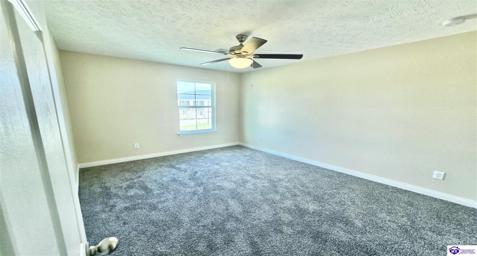 Dixon Circle, Vine Grove, Kentucky 40175, ,4 BathroomsBathrooms,For Sale,Dixon Circle,HK24004229