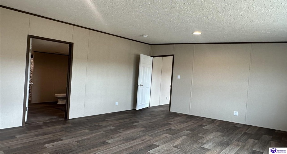 Carriewood Drive, Cecilia, Kentucky 42724, ,2 BathroomsBathrooms,For Sale,Carriewood Drive,HK24004230